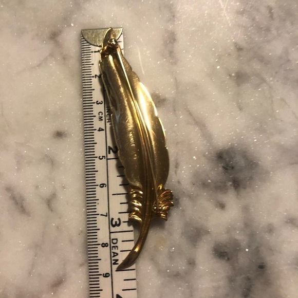 VTG Monet Large Gold Tone Curved Feather Brooch EUC - 3.5” - Picture 6 of 7